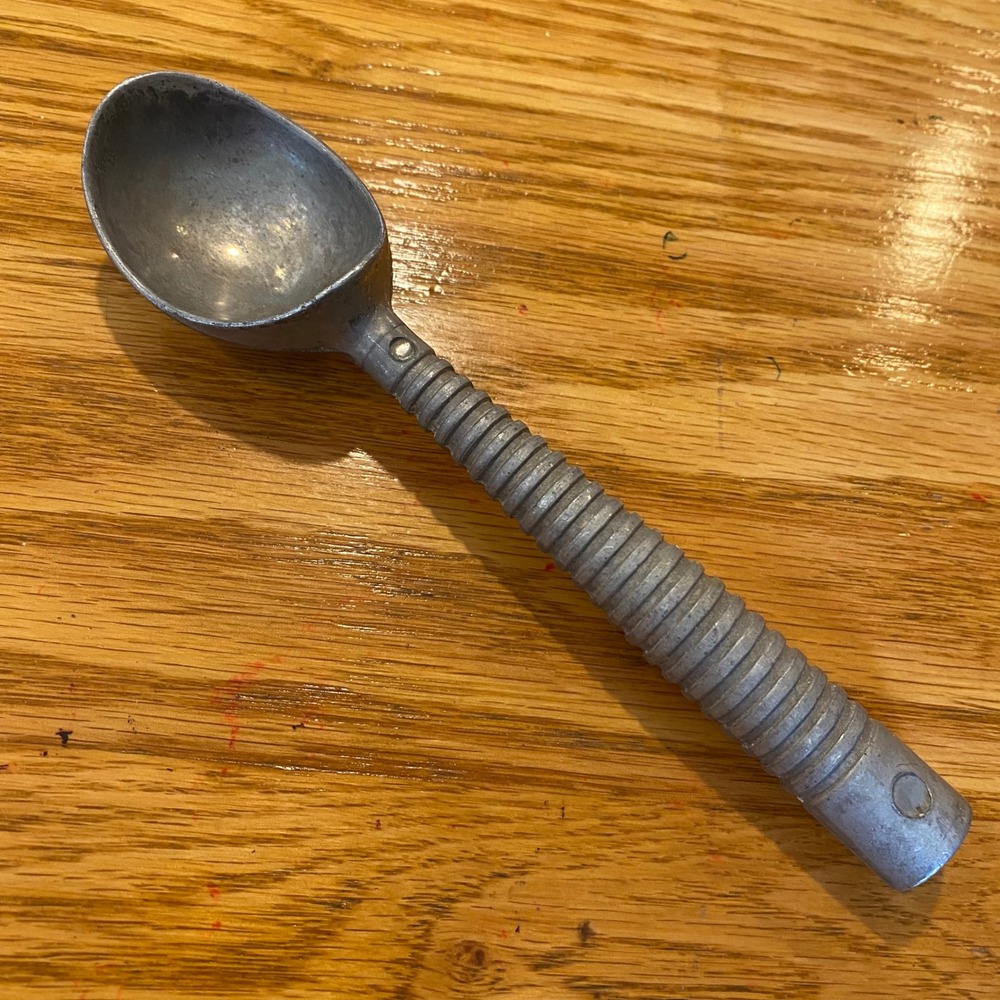 Vintage Cast Aluminum Ice Cream Scoop Ribbed Spiral Handle Silver Metal